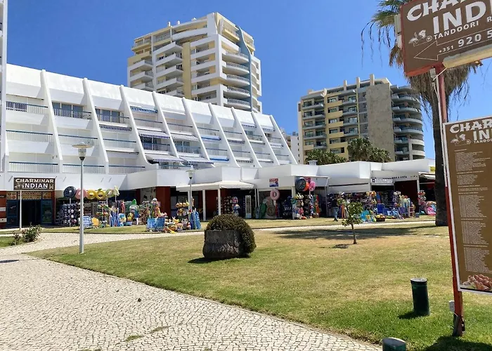 Cosy In With Balcony And Sea View - 9 M² Portimão