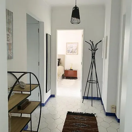 Cosy In With Balcony And Sea View - 9 M² * Portimao