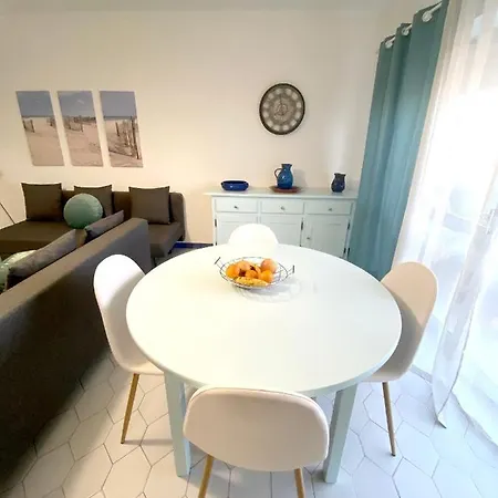 Cosy In With Balcony And Sea View 9 M² *