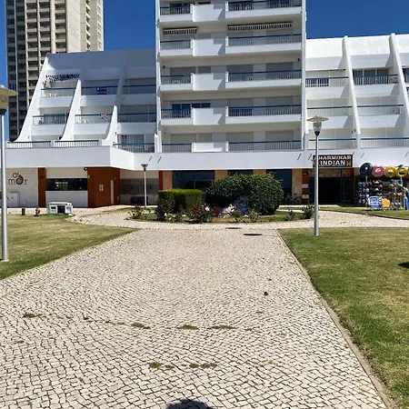Cosy In With Balcony And Sea View - 9 M² Apartmán Portimão