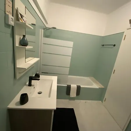 Cosy In With Balcony And Sea View - 9 M² Apartmán Portimão