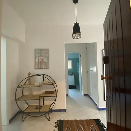 Cosy In With Balcony And Sea View - 9 M² Apartmán Portimão