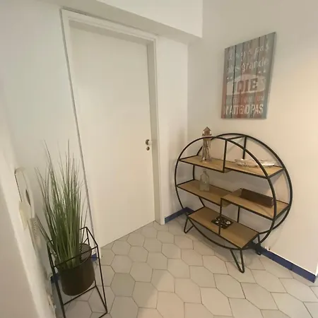 Apartmán Cosy In With Balcony And Sea View - 9 M²