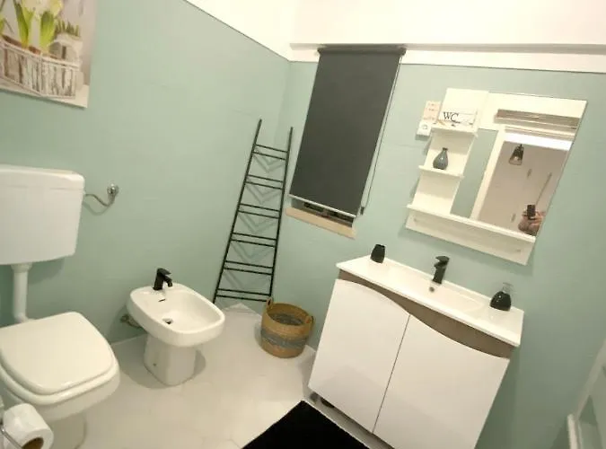 Cosy In With Balcony And Sea View - 9 M² * Portimão